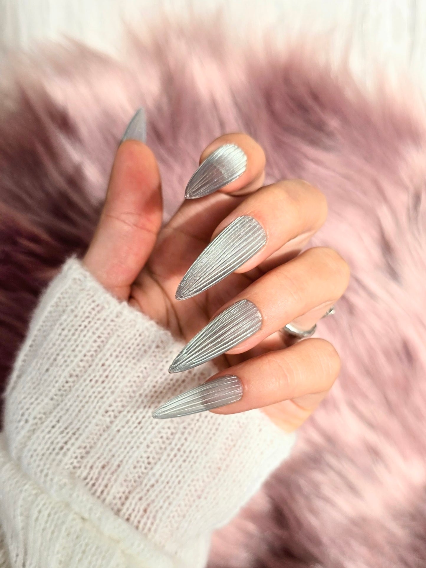 Translucent White Cat Eye Ribbed Nails