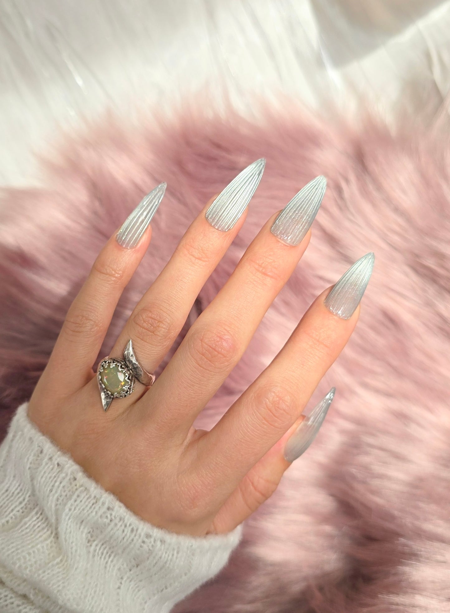 Translucent White Cat Eye Ribbed Nails