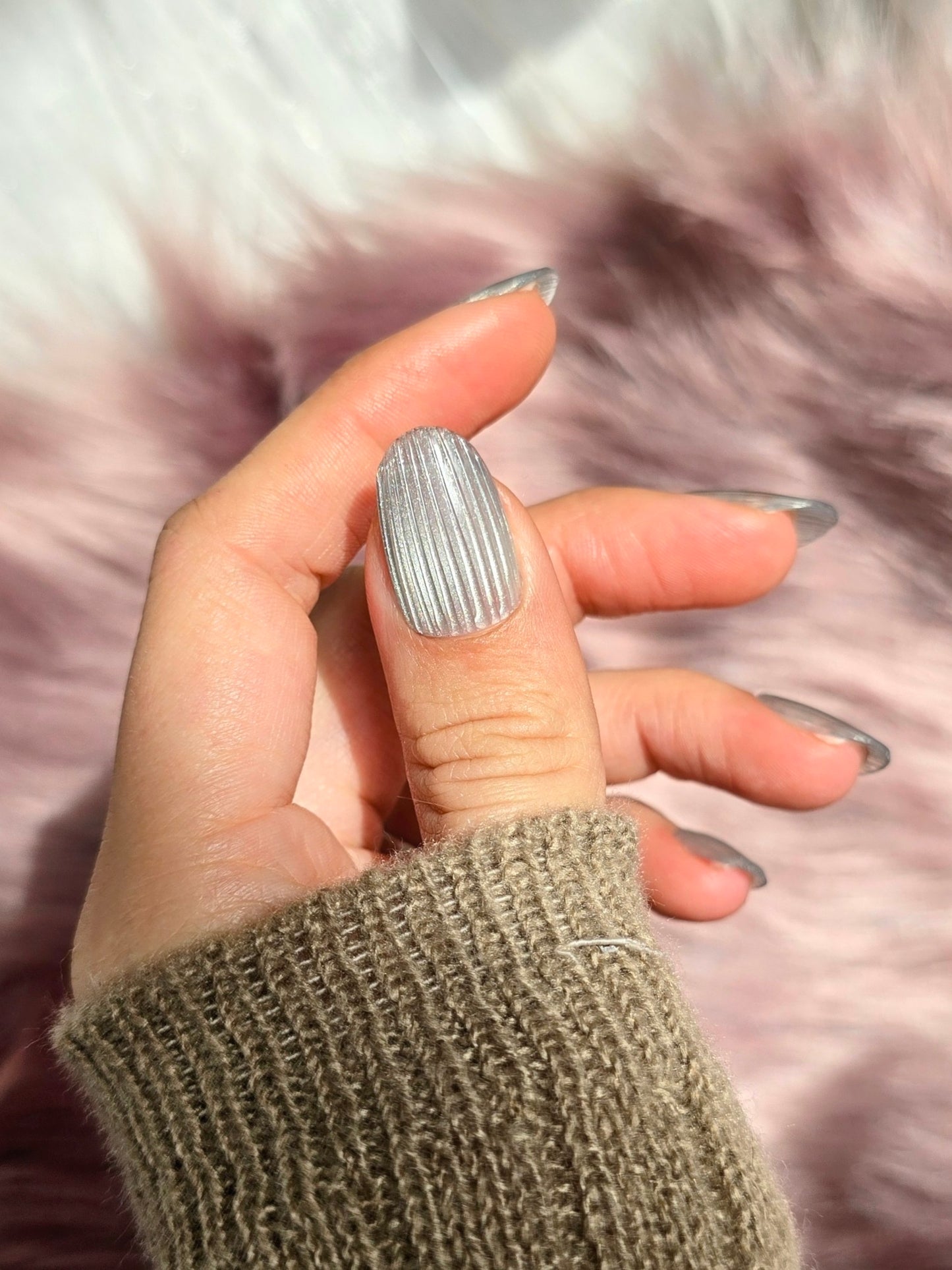 Translucent White Cat Eye Ribbed Nails