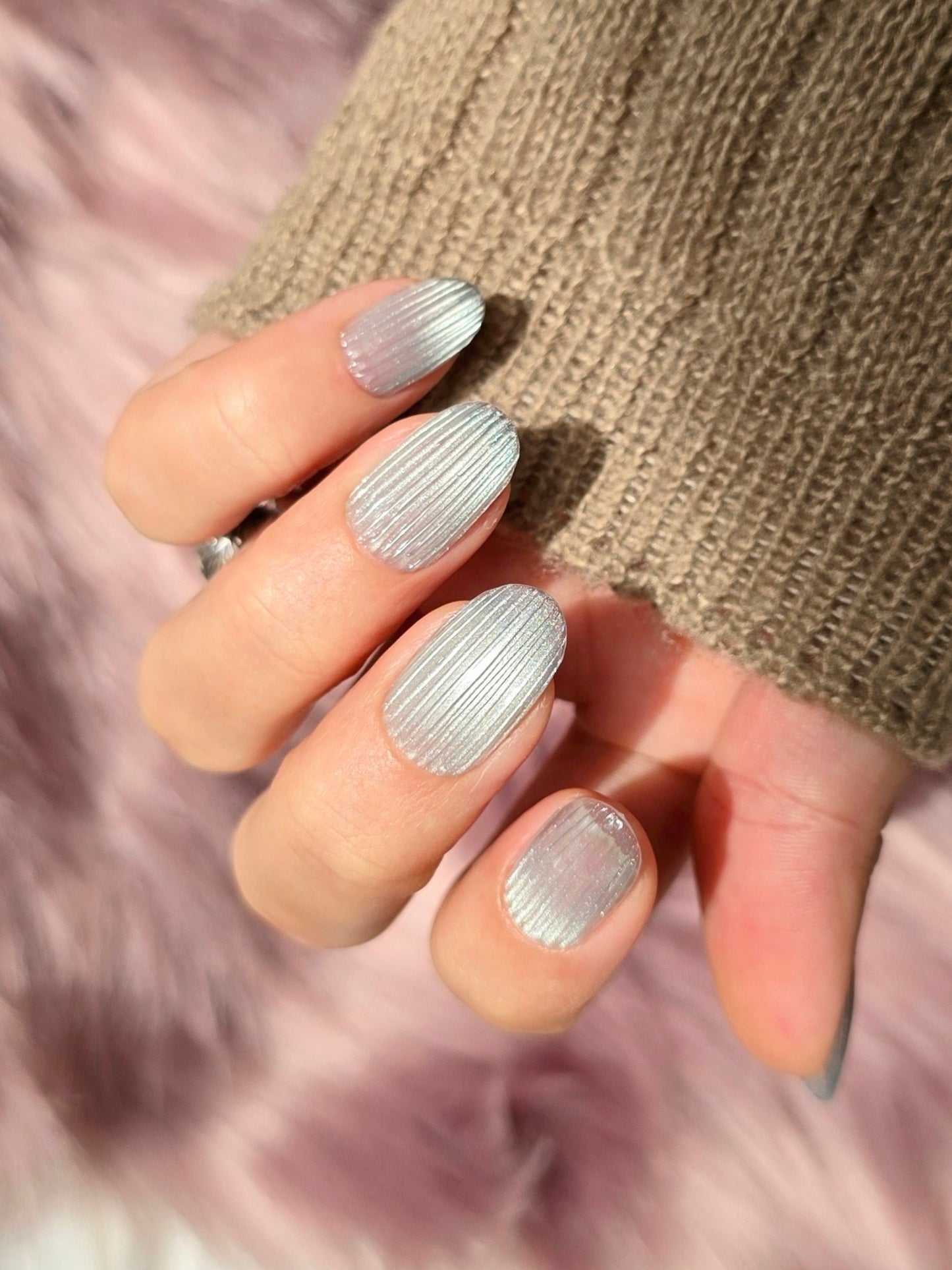 Translucent White Cat Eye Ribbed Nails