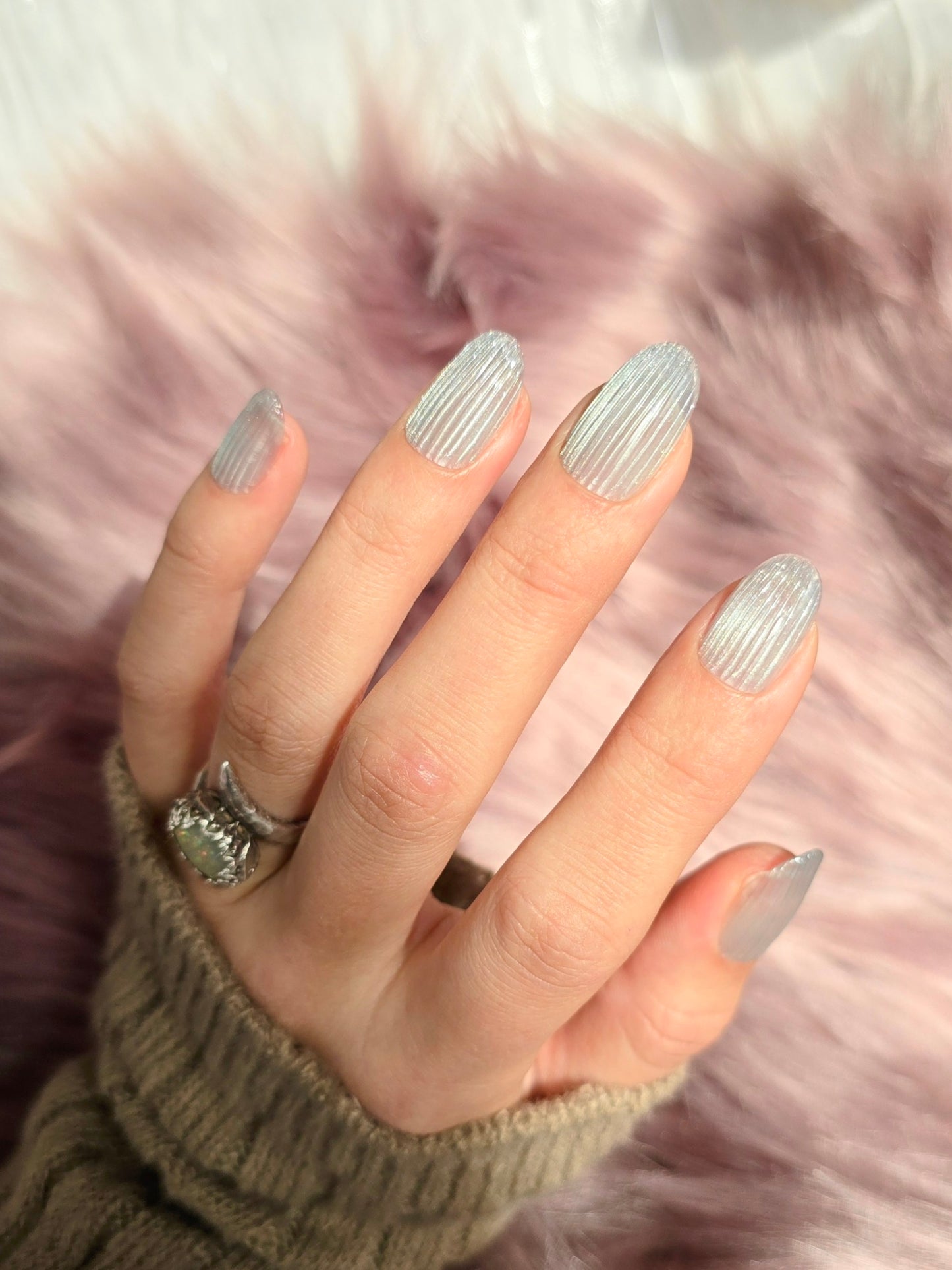 Translucent White Cat Eye Ribbed Nails