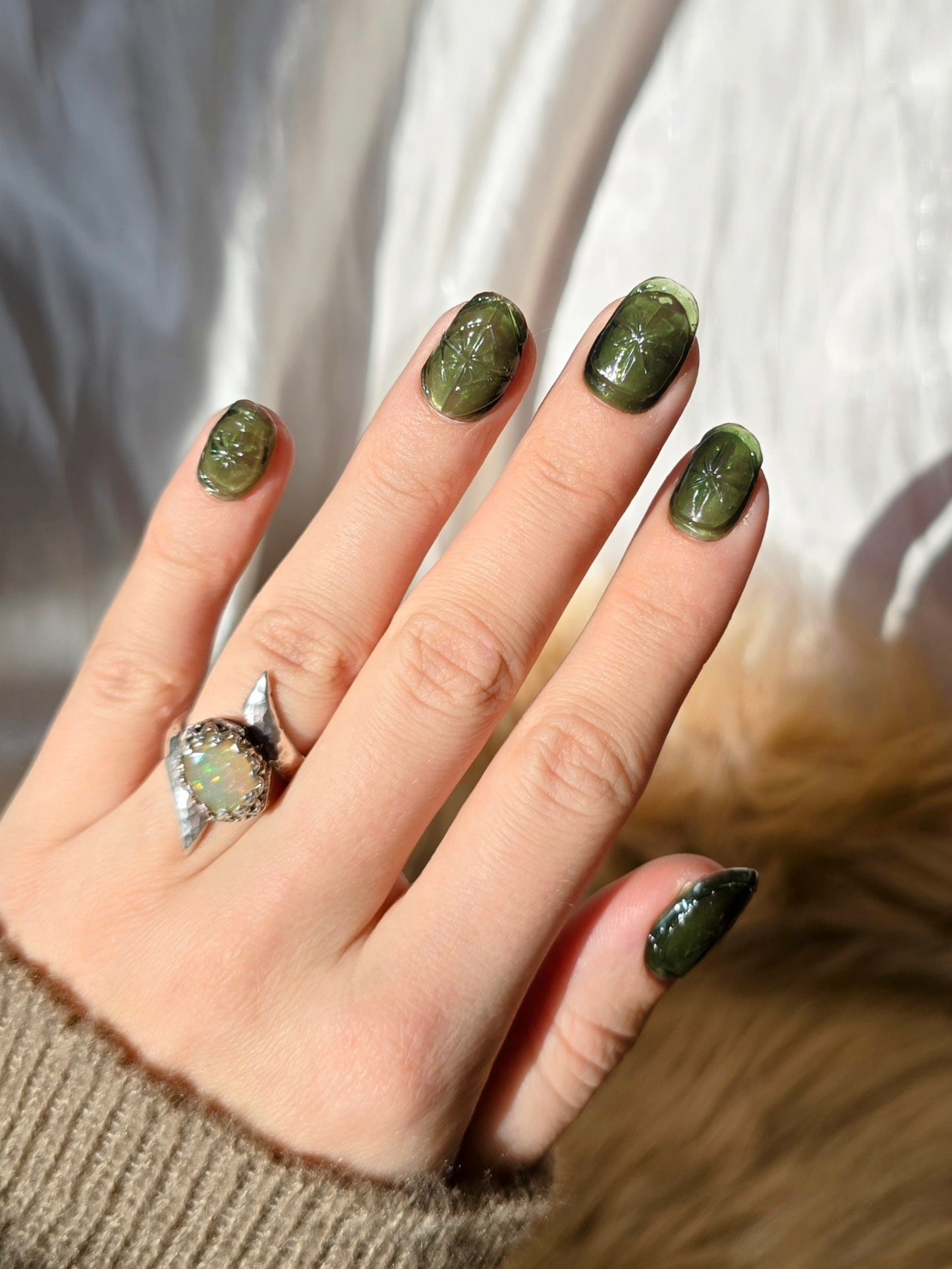 Short Oval Green Vintage Glass Nails