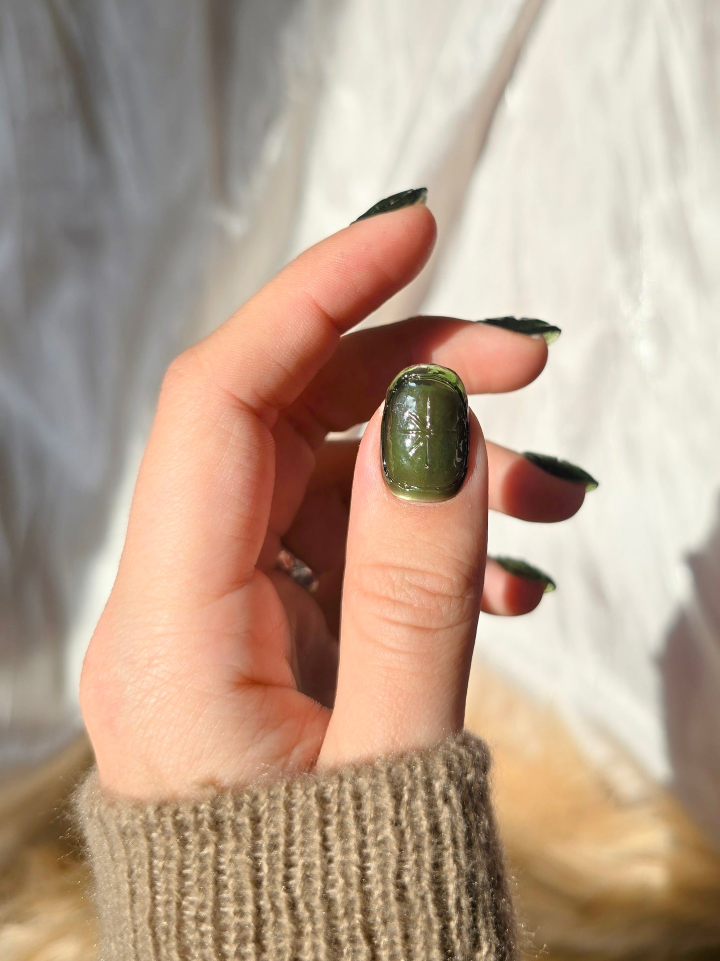 Short Oval Green Vintage Glass Nails